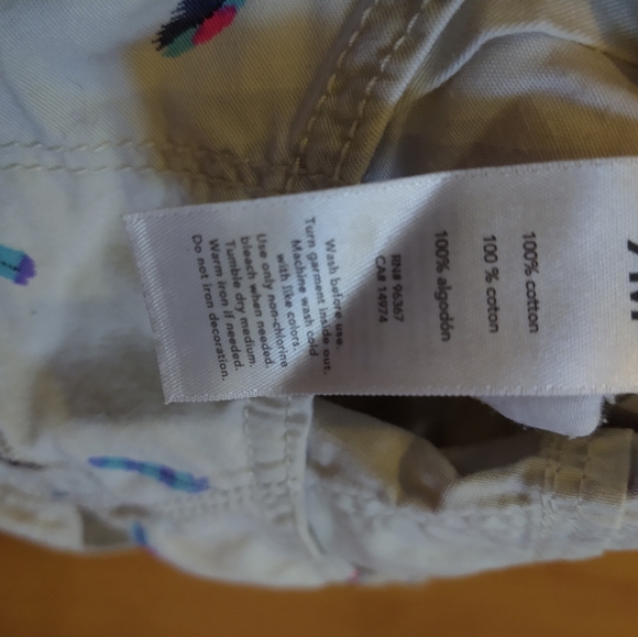 9m Oshkosh beige overalls with blue and pink feathers - Picture 6 of 8